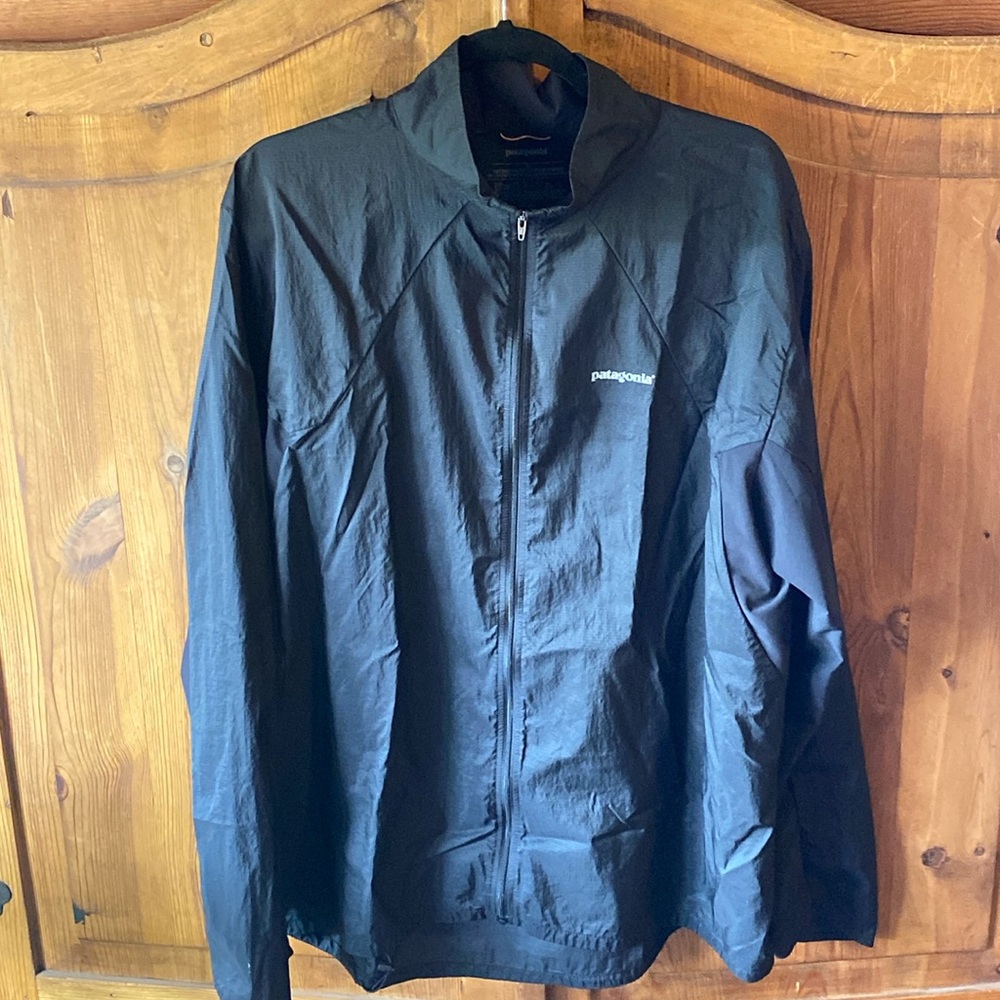 Patagonia Hoodless Windbreaker in Excellent Preowned Condition! Vintage.